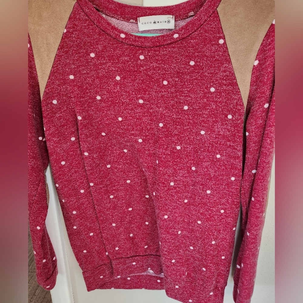 Cute maroon top